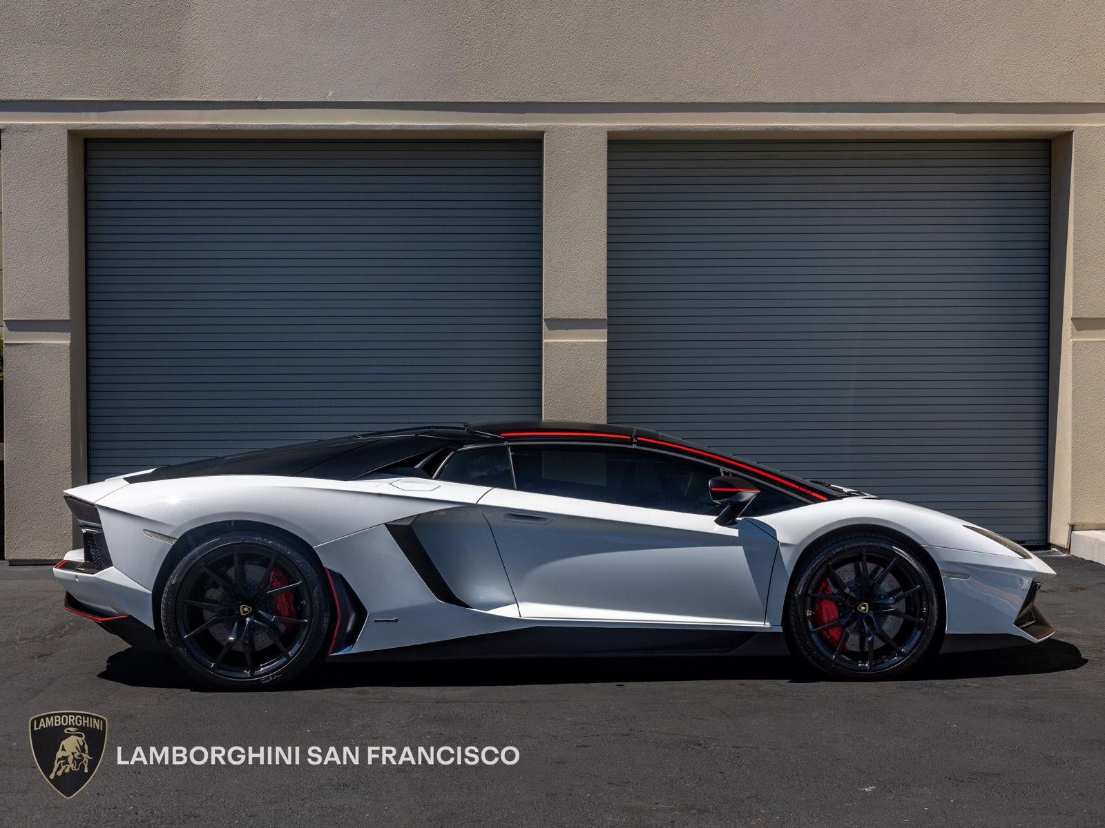 2016 Lamborghini Aventador Roadster LP 700-4 Pirelli Edition