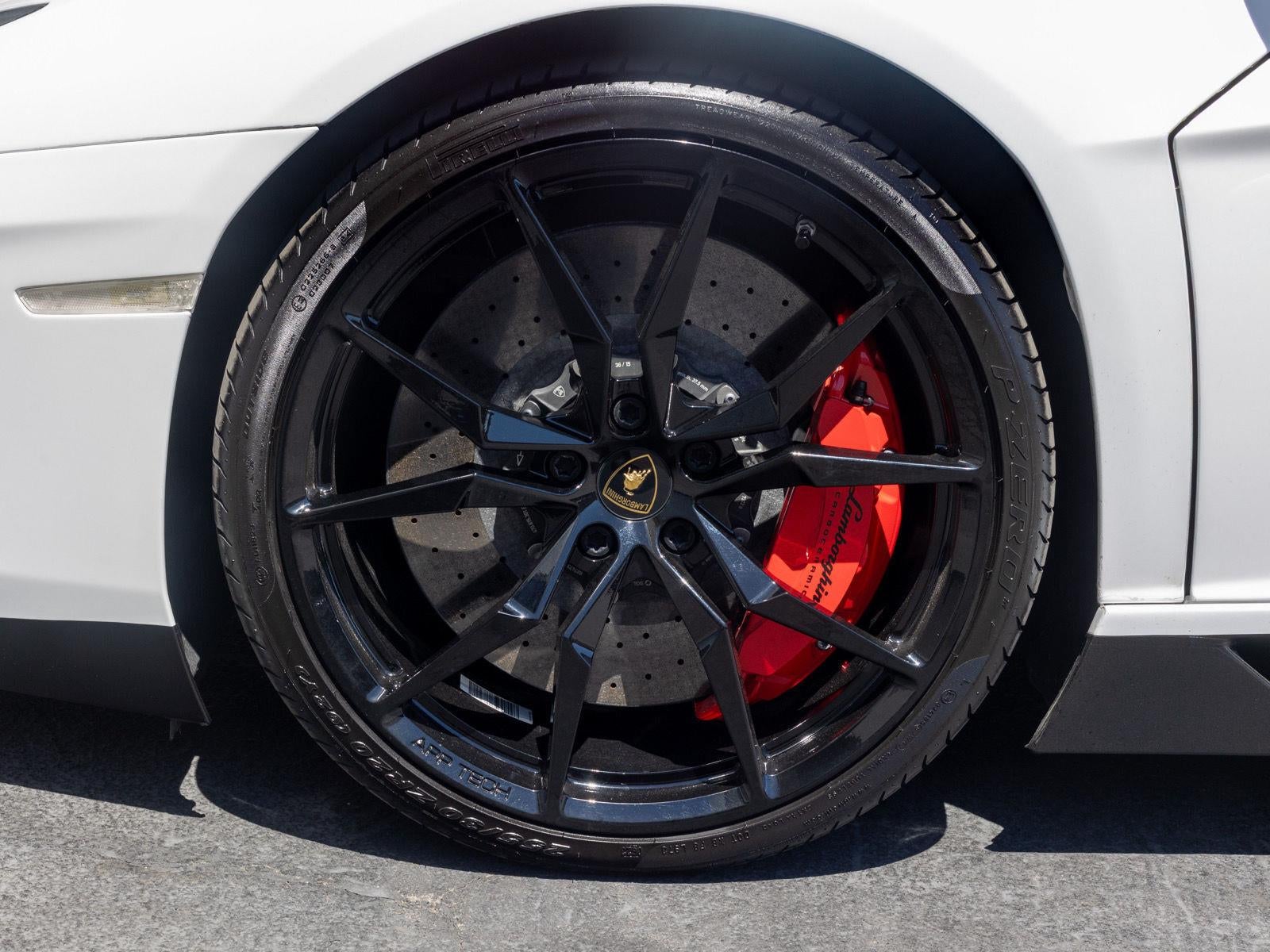 2016 Lamborghini Aventador Roadster LP 700-4 Pirelli Edition