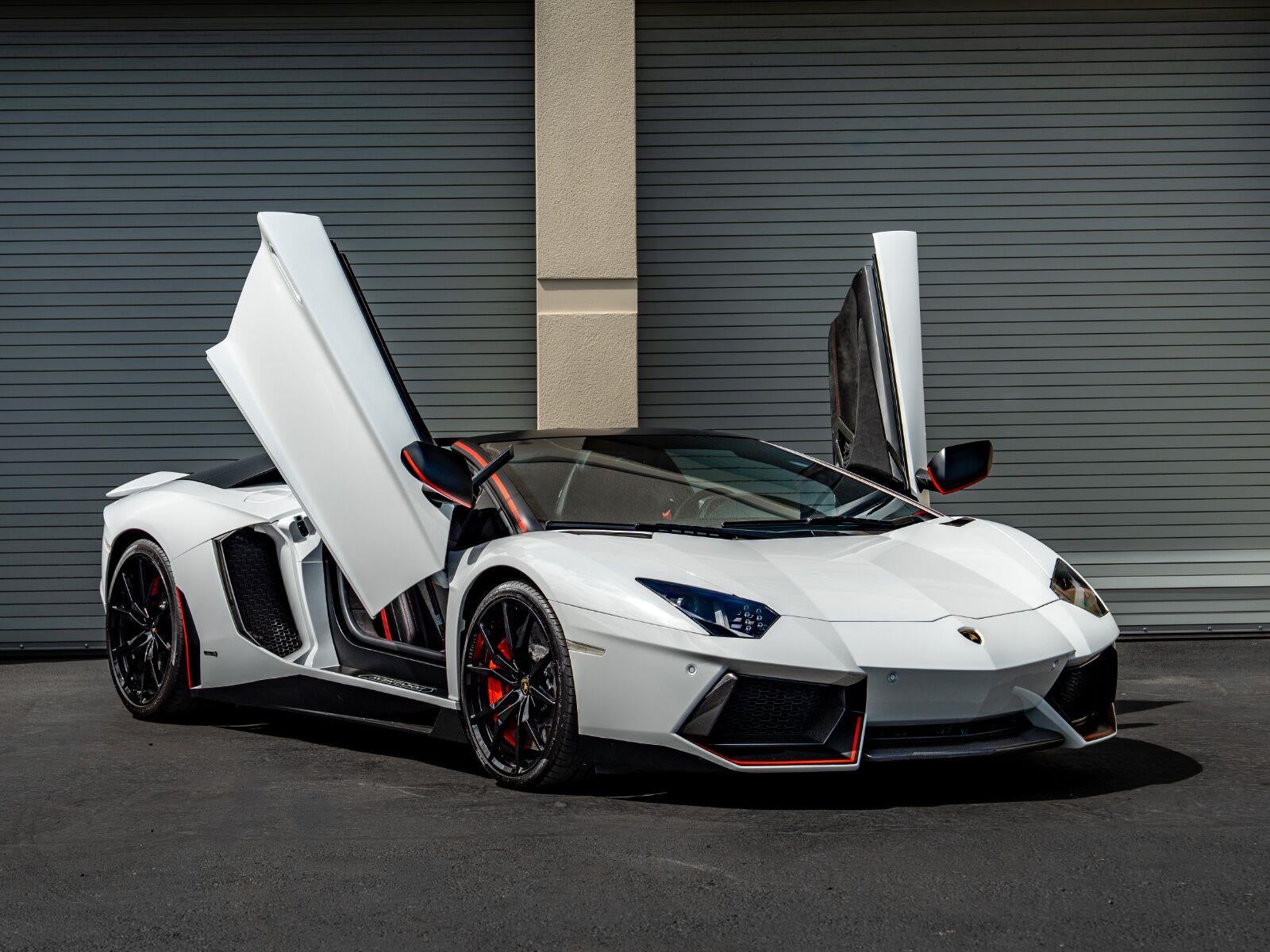 2016 Lamborghini Aventador Roadster LP 700-4 Pirelli Edition