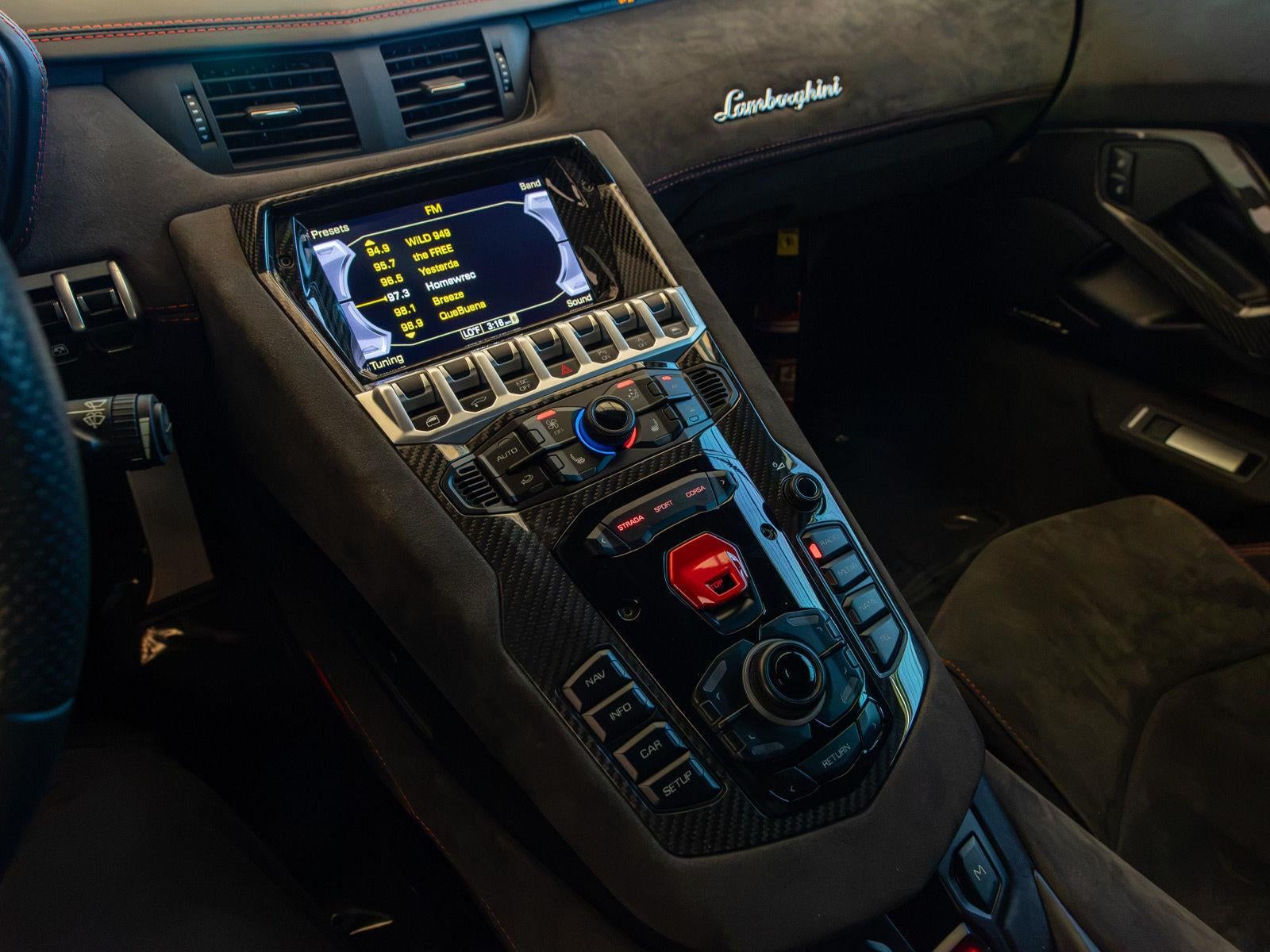 2016 Lamborghini Aventador Roadster LP 700-4 Pirelli Edition