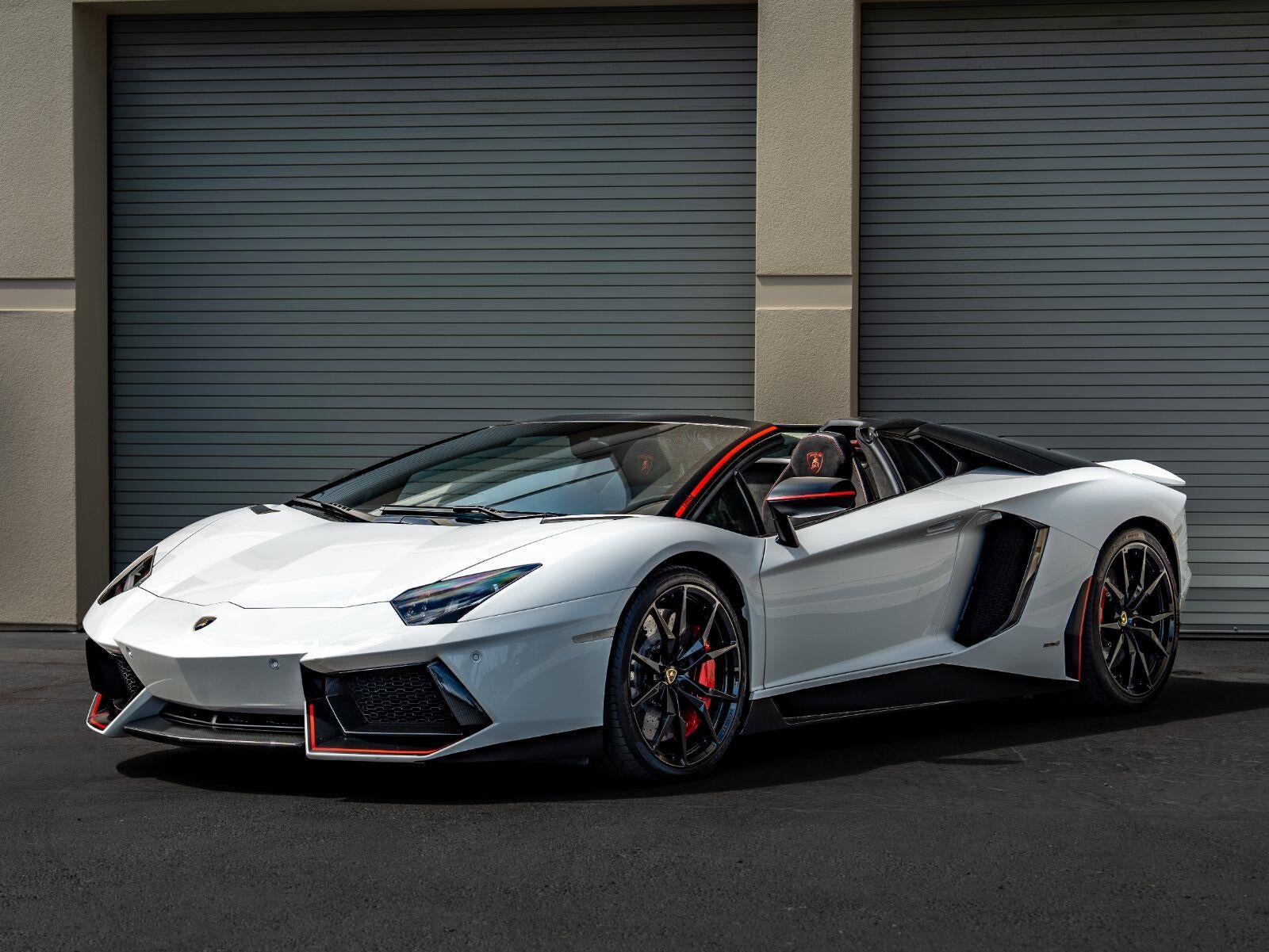 2016 Lamborghini Aventador Roadster LP 700-4 Pirelli Edition