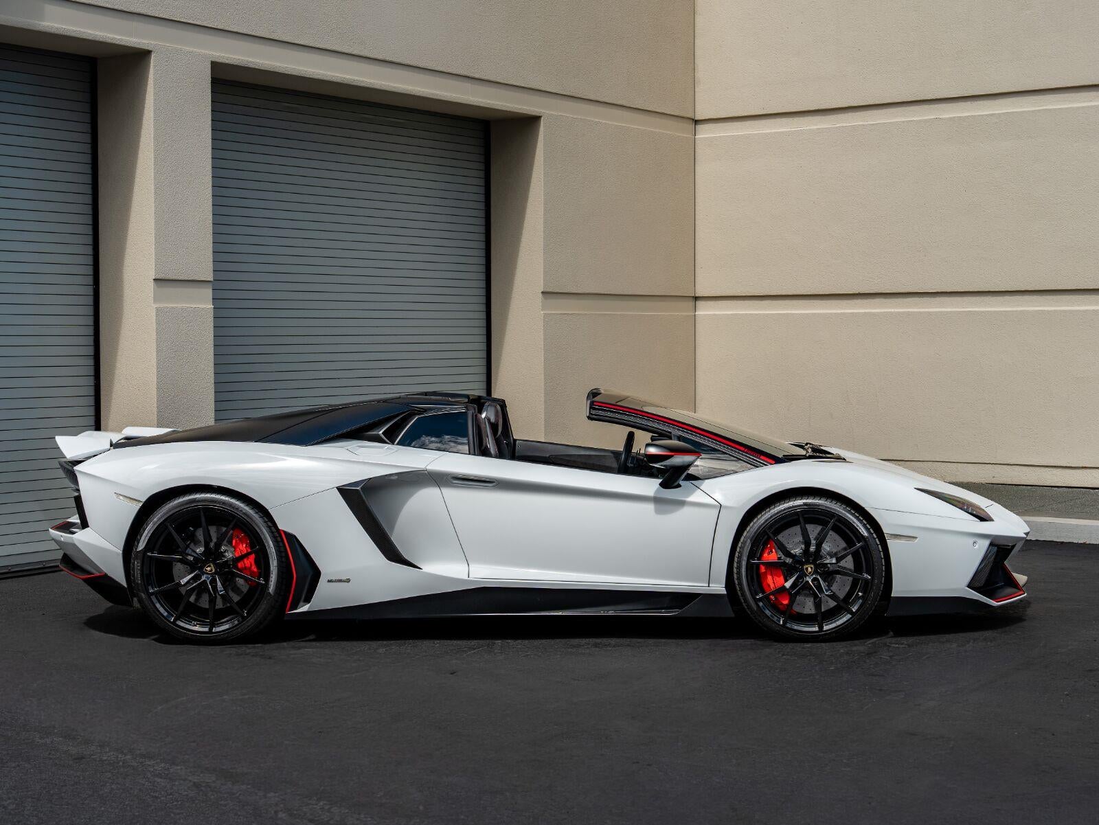 2016 Lamborghini Aventador Roadster LP 700-4 Pirelli Edition