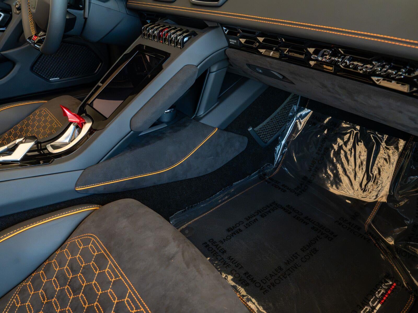 2023 Lamborghini Huracan Evo Spyder RWD